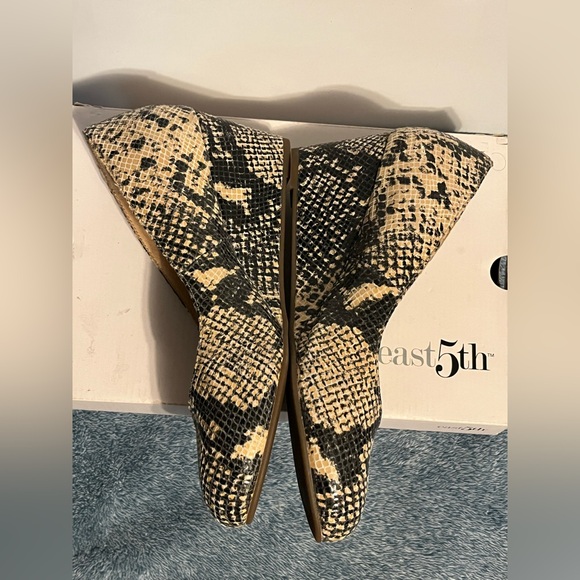 Vionic Snakeskin Patterned Wedge Heels - Picture 9 of 15